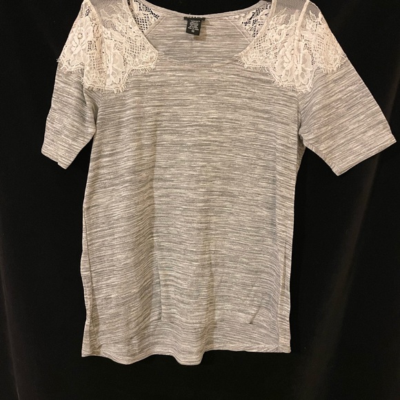 Torrid lace grey tshirt style - Picture 1 of 4